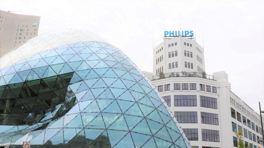 Echtscheidingswinkel in Eindhoven met foto van Blob en een Philipsgebouw